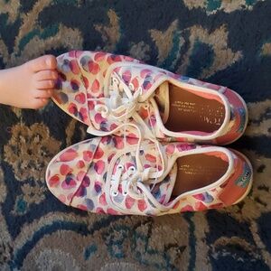 GIRLS TOMS PINK AND PURPLE THUMBPRINT PATTERN